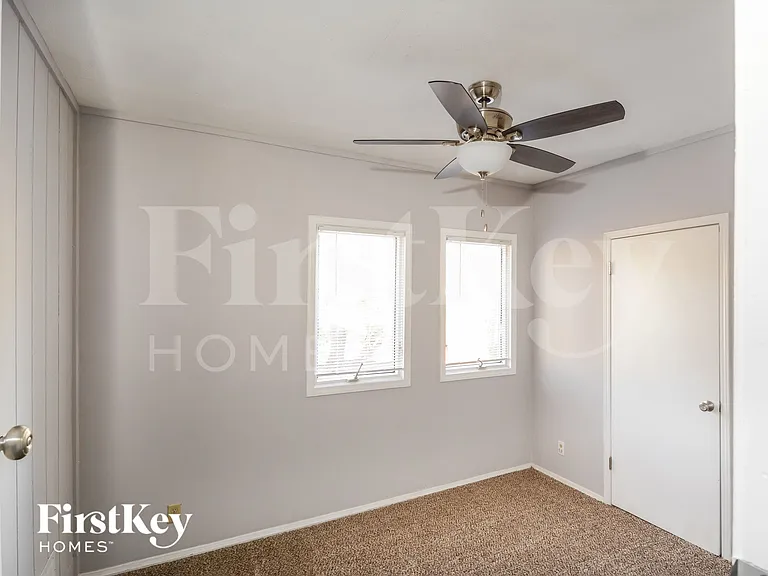 213 Hollyberry Ct — Photo 12