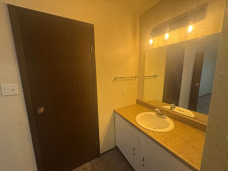 8432 Chambers Ct NE #D — Photo 6