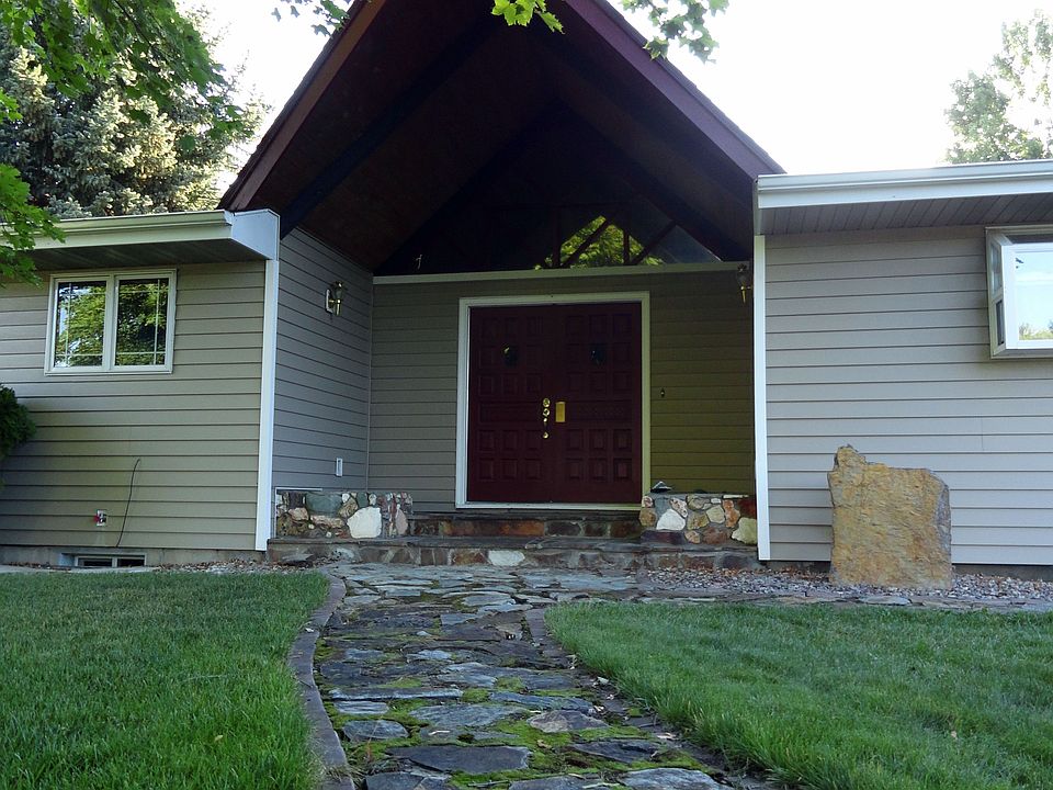 1st image of 10 Emerald Ave