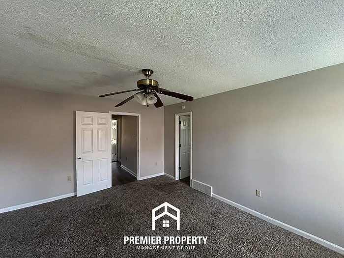 4985 Barrington Cv — Photo 11