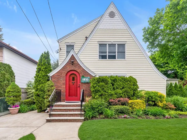 1833 Gregory Avenue, Merrick, NY 11566