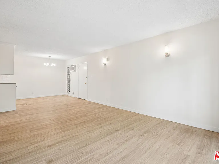 7540 Hampton Ave #202 — Photo 9