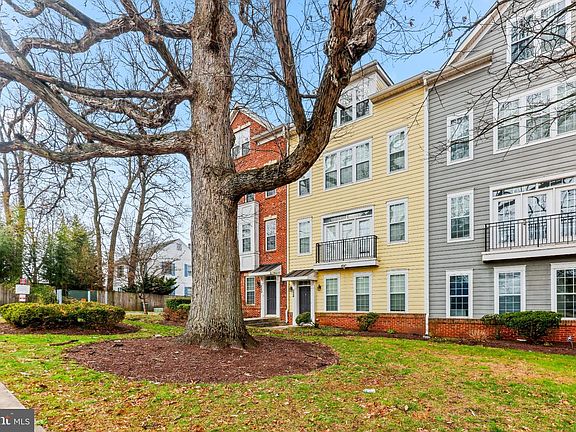 2nd image of 224 N Summit Ave #28