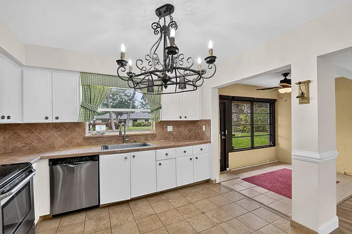 2 bed, 1404 sqft, $2,300 — Photo 4
