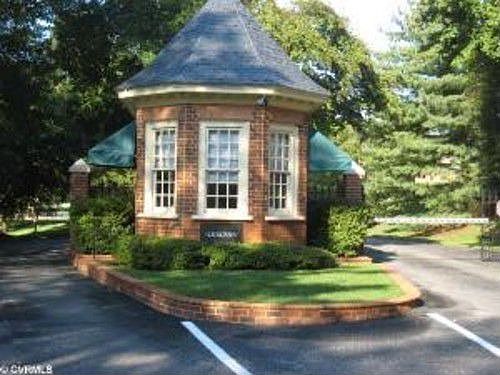 2nd image of 205 Lockgreen Ct
