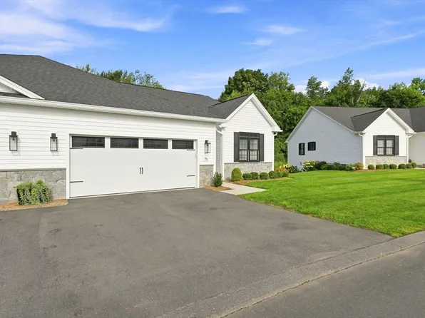 76 Villa Dr #76, Feeding Hills, MA 01030