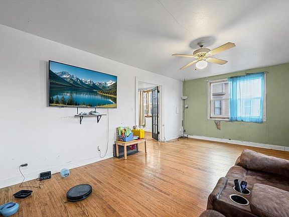 3rd image of 914 State St