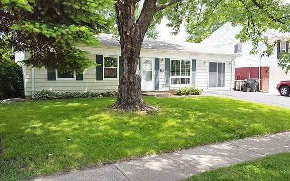 2nd image of 209 S Park Blvd
