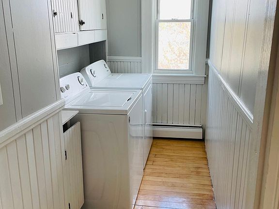 In unit Laundry with washer/dryer included