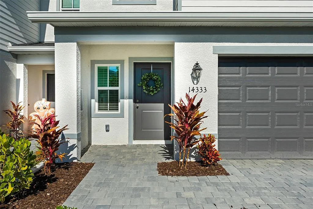 3 bed, 2.5 bath, 1405 sqft, $2,300 — Photo 4