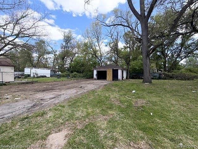 13524 Faust Ave, photo 8
