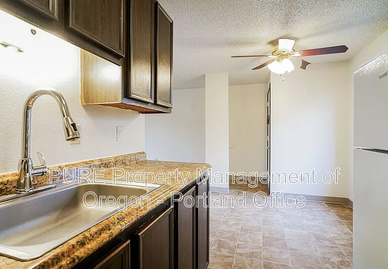 Parkway Garden — Photo 32