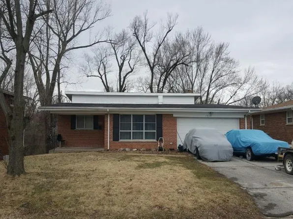 7828 Contour Dr, Saint Louis, MO 63121