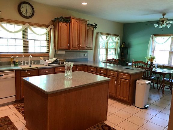 3rd image of 2835 Baywoods Dr
