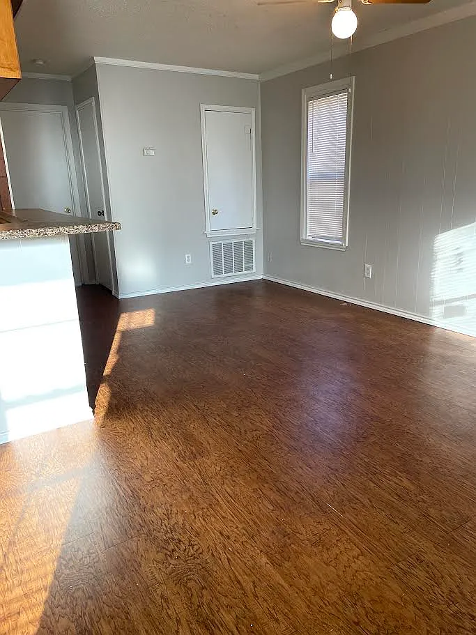 Spacious 1bd/1ba Apartment — Photo 4