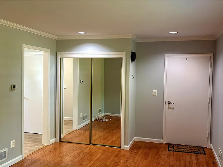 46 W Orangeburg Rd — Photo 4