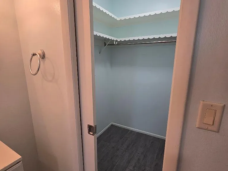549 La Gorce Dr — Photo 34