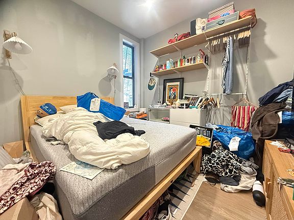 3rd image of 254 Melrose St APT 3R
