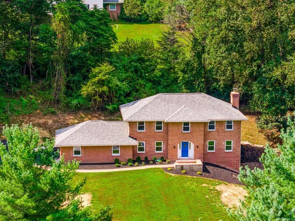 4 Seven Springs Ct, Phoenix, MD 21131