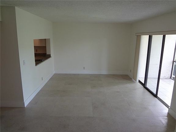 3rd image of 307 Republic Ct