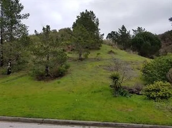 20 Barton Pl, Pacifica, CA 94044