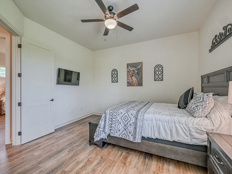 302 Parallel Cir — Photo 17