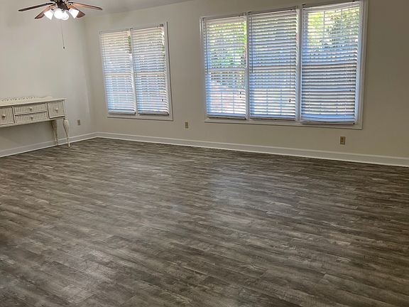 4th image of 14 River Oaks Dr