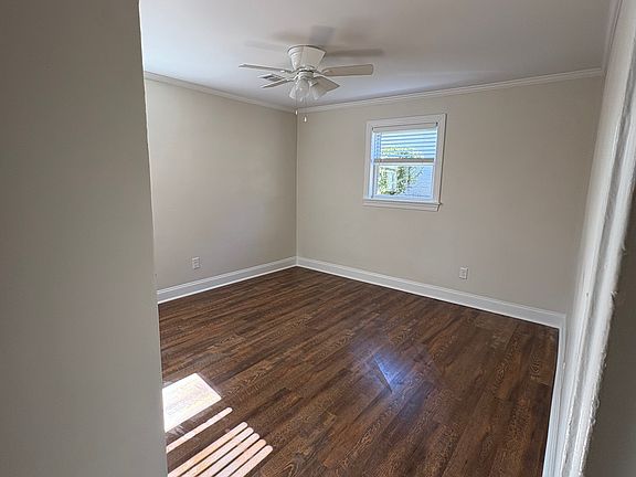 5th image of 327 Pierce Ave #327