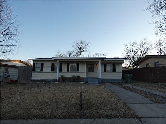 4th image of 156 Lake Dr