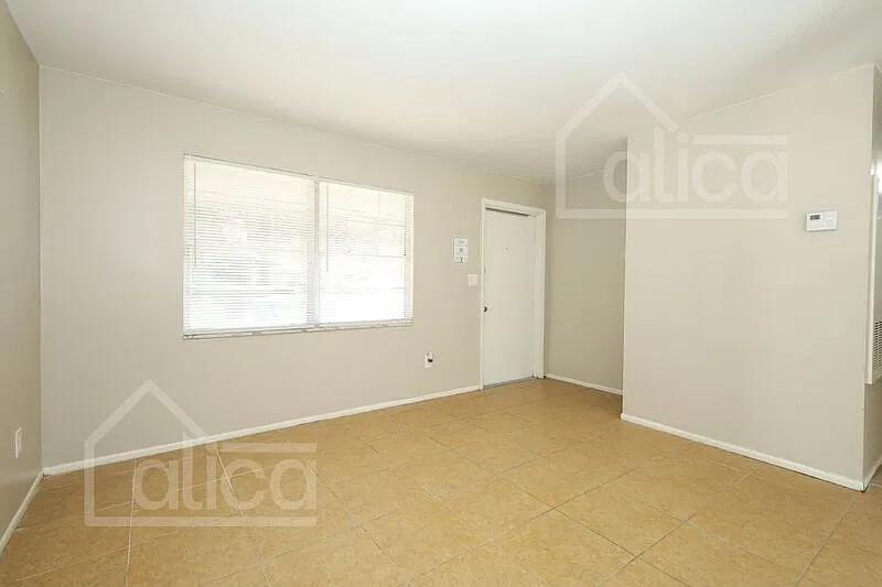 3 bed, 1.5 bath, 1100 sqft, $2,025 — Photo 4