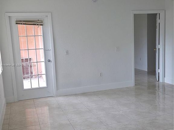 2nd image of 2101 Belmont Ln #2101