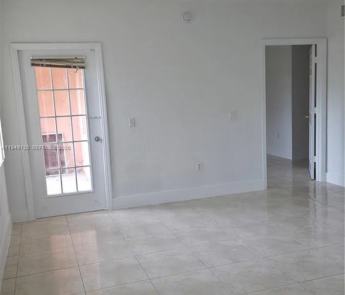 2101 Belmont Ln #2101 — Photo 2