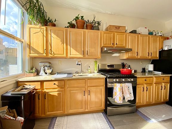 3rd image of 47 Jewel St APT 3R