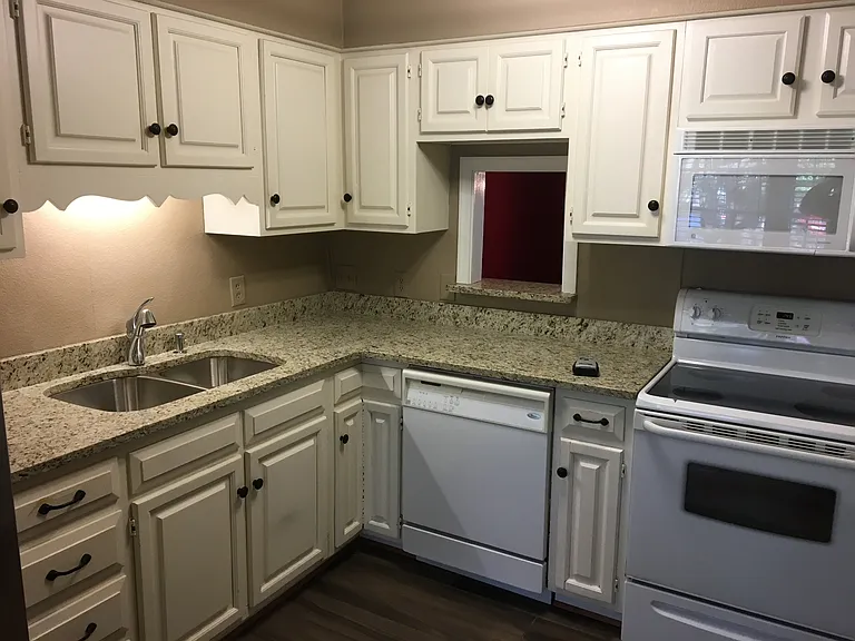 2806 Park Pl — Photo 3