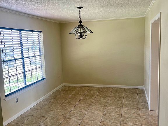 Living room / Formal dining room / Bonus toom