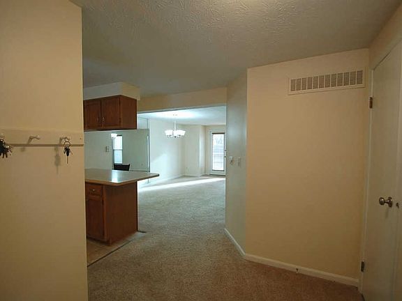 2nd image of 2073 Stratford Ct