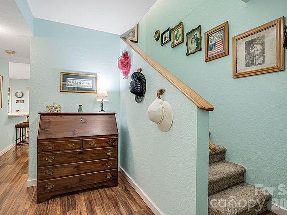 4th image of 108 S Park Ln #108
