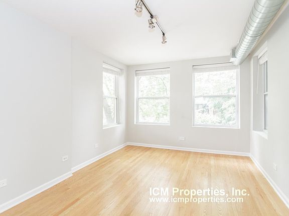 4th image of 2539 W Leland Ave #A1