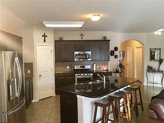 3rd image of 2107 Livonia Dr