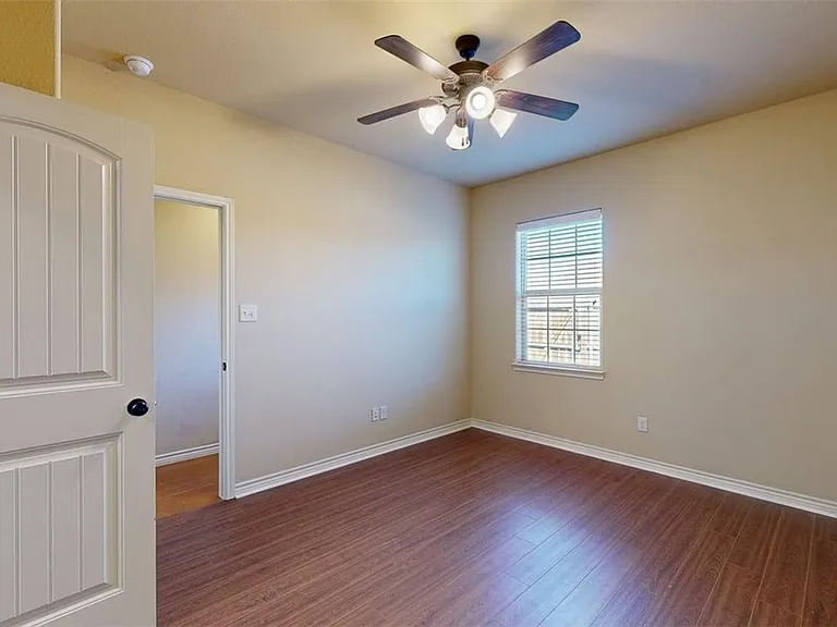 3007 Towers Pkwy — Photo 10
