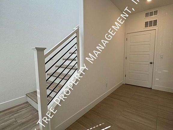 3rd image of 581 N Helm Ln