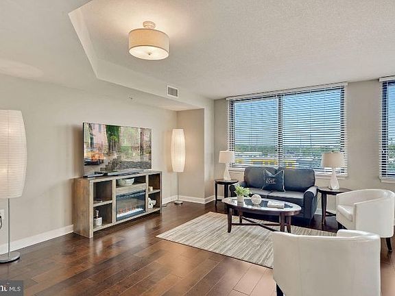 3rd image of 2451 Midtown Ave #928