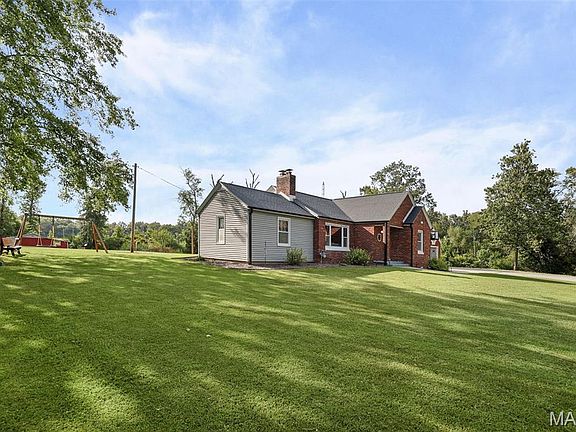 3rd image of 1501 Woods Ln