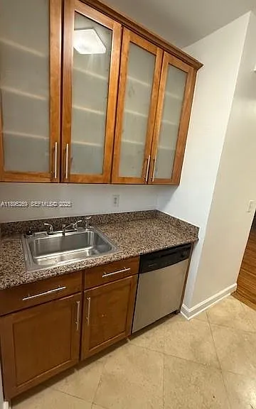1561 Lenox Ave #11 — Photo 14