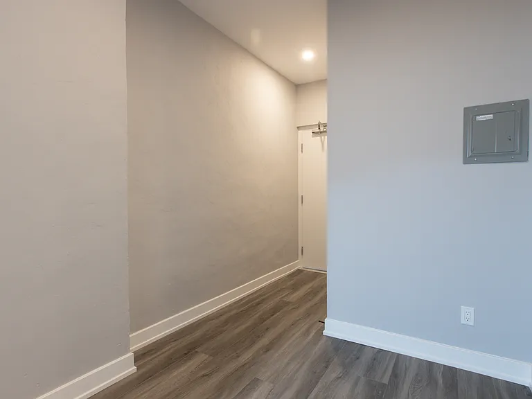 404 Elgin St — Photo 25