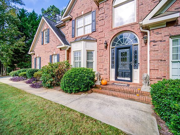 3rd image of 2671 Wellington Way SE
