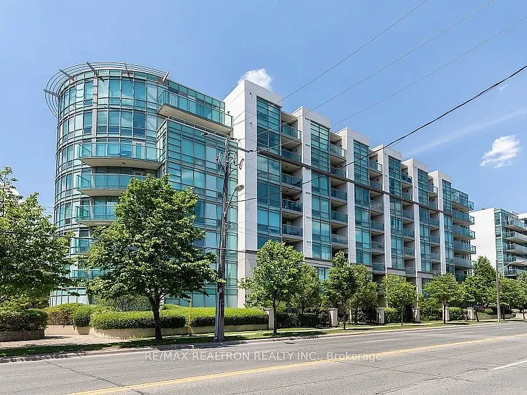 Bathurst St — Photo 1
