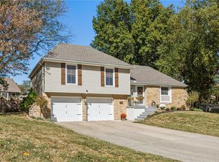 1136 NE Birchwood Pl, Lees Summit, MO 64086