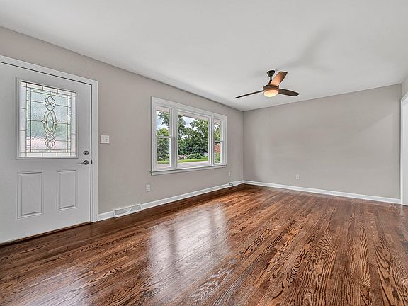 3rd image of 125 Verndale Dr