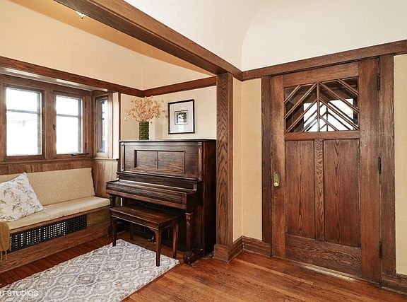 2nd image of 615 N Oak Park Ave